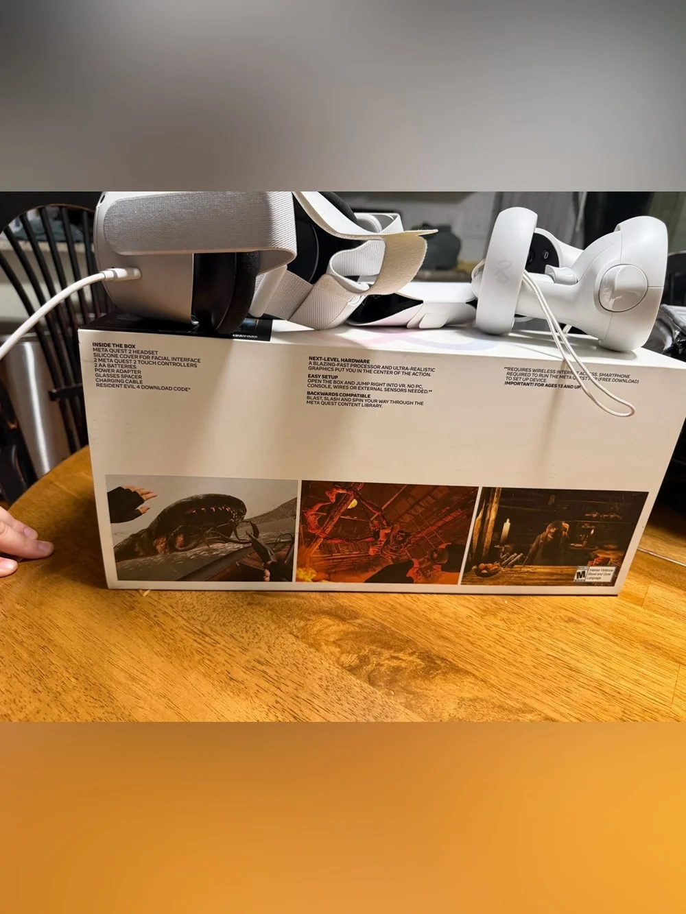 Oculus Quest 2 All-in-One VR Headset with White Controllers